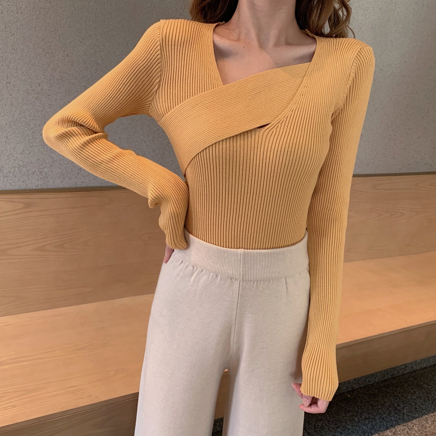 Cross-neck long-sleeved sweater