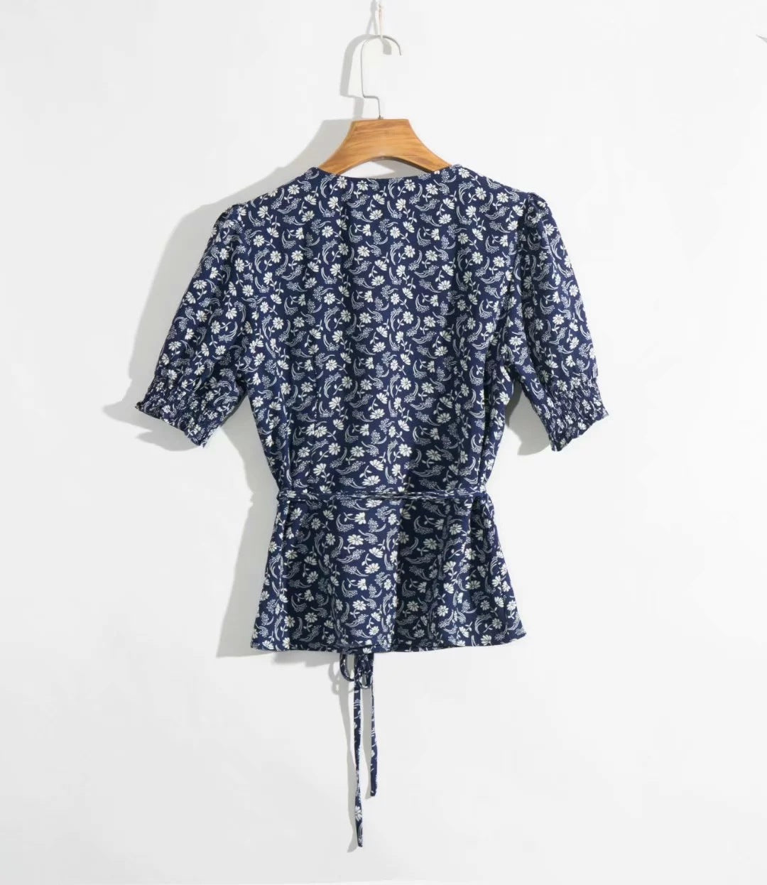 Floral short sleeve slimming blouse