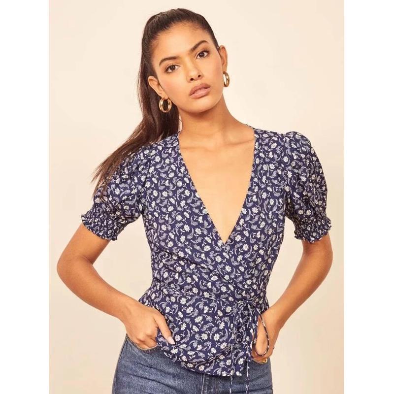 Floral short sleeve slimming blouse