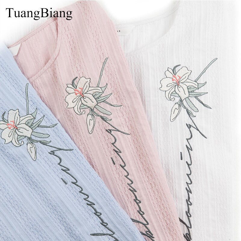 Summer O-Neck Loose Rose Embroidery T shirt Women Short sleeve Fashion Cotton T-Shirt Floral Female Solid Color Autumn Tops